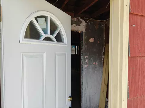 Entry Way - 834 E 41st Ave, Gary, IN 46409 photo 1 of 15