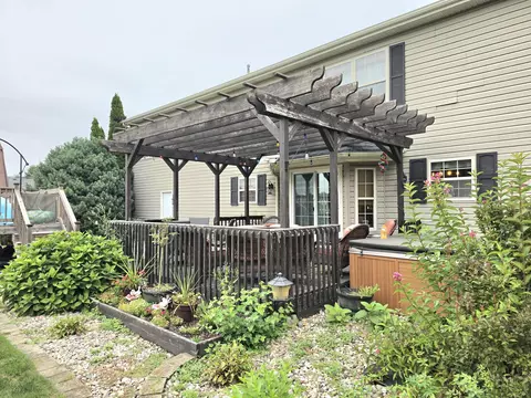 864 Jeflynn Dr, Kouts, IN 46347
