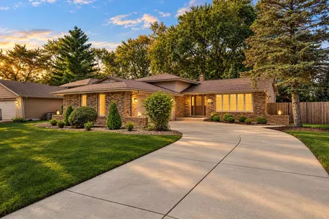 9436 Verbena Dr, Munster, IN 46321