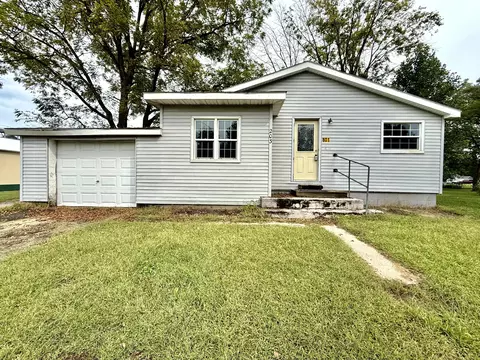 203 E Maple, Medaryville, IN 47957