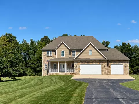231 Stone Creek Ln, Valparaiso, IN 46383