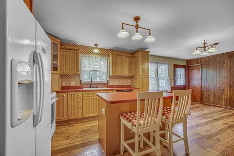 Kitchen - 8868 Luann Dr, De Motte, IN 46310 photo 2 of 2
