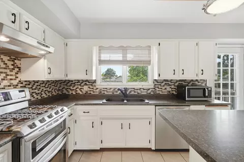 Kitchen - 526 Cedar Ct, Munster, IN 46321 photo 3 of 5