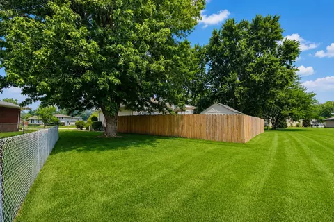 Exterior - 526 Cedar Ct, Munster, IN 46321 photo 7 of 9