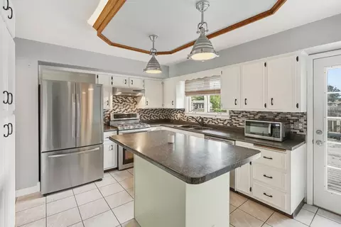 Kitchen - 526 Cedar Ct, Munster, IN 46321 photo 2 of 5
