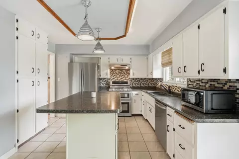 Kitchen - 526 Cedar Ct, Munster, IN 46321 photo 1 of 5