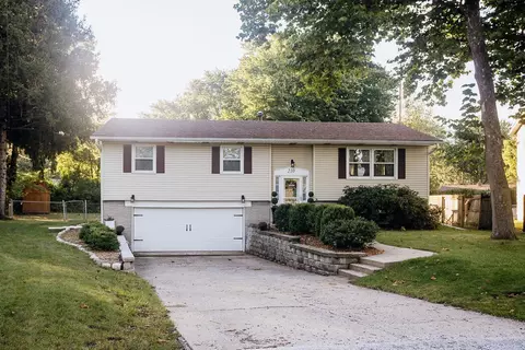 210 Lawndale Pl, Michigan City, IN 46360