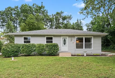 105 Hummingbird Dr, Trail Creek, IN 46360