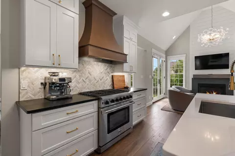 Kitchen - 629 George Cohan Ct, Crown Point, IN 46307 photo 3 of 7