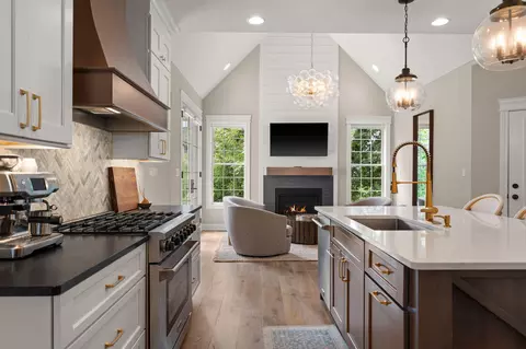 Kitchen - 629 George Cohan Ct, Crown Point, IN 46307 photo 2 of 7