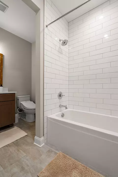 Bath - 629 George Cohan Ct, Crown Point, IN 46307 photo 6 of 9