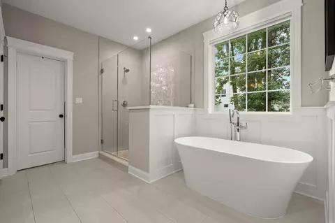 Bath - 629 George Cohan Ct, Crown Point, IN 46307 photo 2 of 9