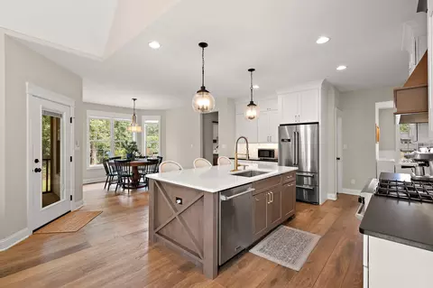 Kitchen - 629 George Cohan Ct, Crown Point, IN 46307 photo 5 of 7