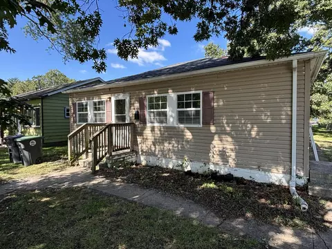 1432 E 6th St, Hobart, IN 46342