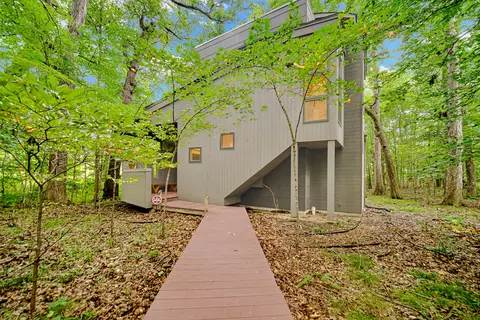 69 Tryon Farm Ln, Michigan City, IN 46360