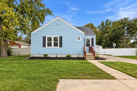 8412 W Taft St, Merrillville, IN 46410