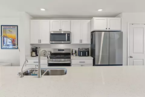 Kitchen - 10723 Violette Way, Saint John, IN 46373 photo 2 of 2