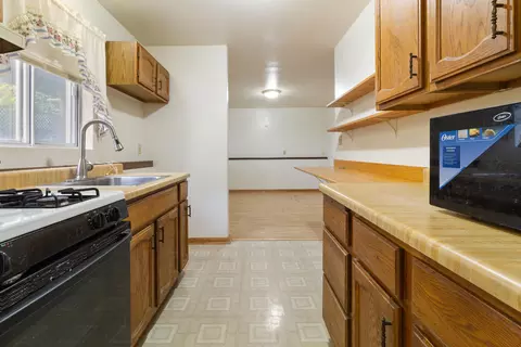 Kitchen - 4142 Augusta Dr, Crown Point, IN 46307 photo 5 of 5