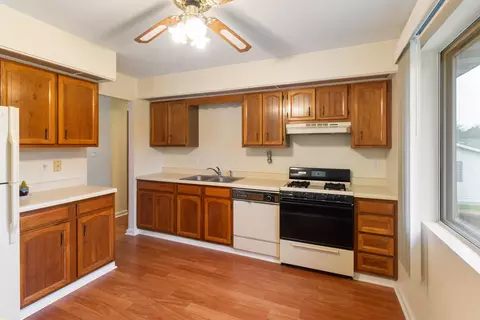 Kitchen - 4142 Augusta Dr, Crown Point, IN 46307 photo 1 of 5