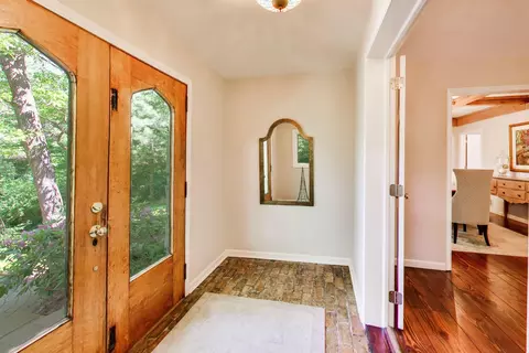 Entry Way - 105 Ogden Rd, Ogden Dunes, IN 46368 photo 2 of 5