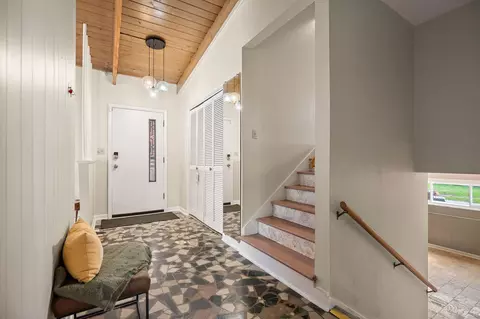 Entry Way - 7001 Ash Pl, Gary, IN 46403 photo 2 of 3