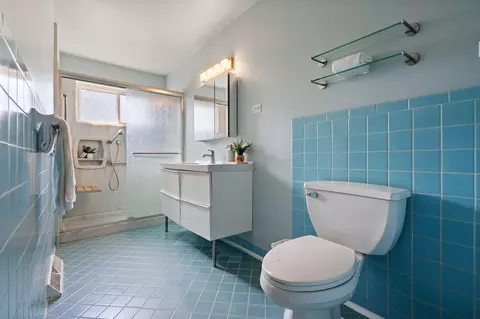 Bath - 7001 Ash Pl, Gary, IN 46403 photo 1 of 3