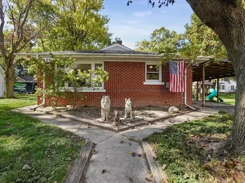 106 S Adams St, Hebron, IN 46341