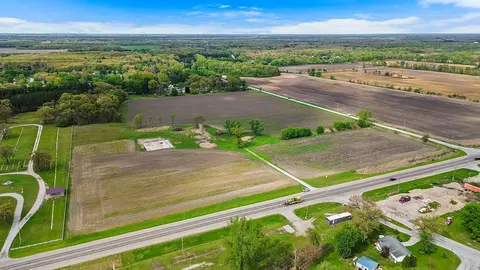 10182 N 500, De Motte, IN 46310 photo 2