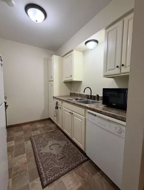 Kitchen - 121 N West St #16, Crown Point, IN 46307 photo 2 of 3