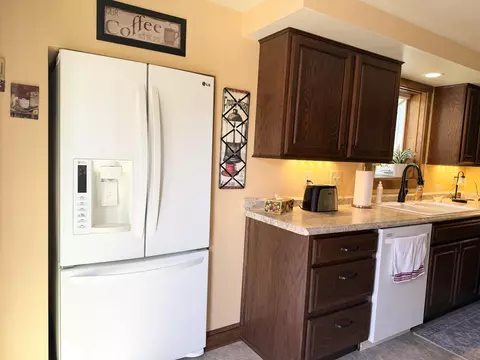 Kitchen - 3333 Us-231, Crown Point, IN 46307 photo 2 of 2