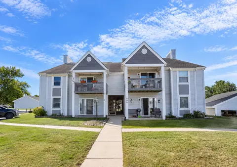 1086 Millpond Rd #H, Valparaiso, IN 46385