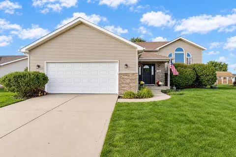 754 Carriage Dr, Lowell, IN 46356