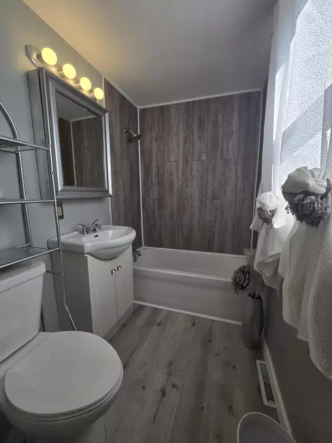 Bath - 4401 E 13th Ave, Gary, IN 46403 photo 2 of 2