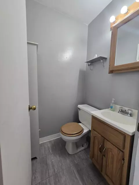 Bath - 4401 E 13th Ave, Gary, IN 46403 photo 1 of 2