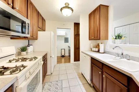 Kitchen - 1641 White Oak Ave #2C, Munster, IN 46321 photo 1 of 2