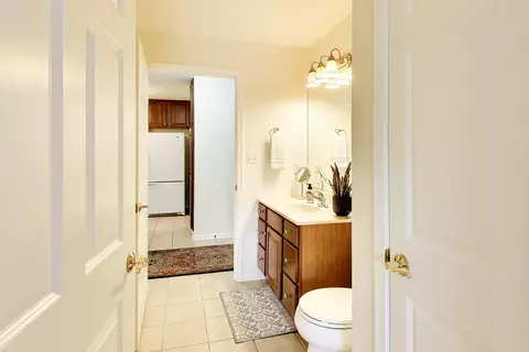 Bath - 1641 White Oak Ave #2C, Munster, IN 46321 photo 2 of 4