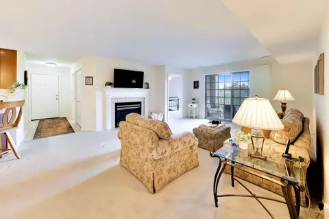 Living - 1641 White Oak Ave #2C, Munster, IN 46321 photo 3 of 3