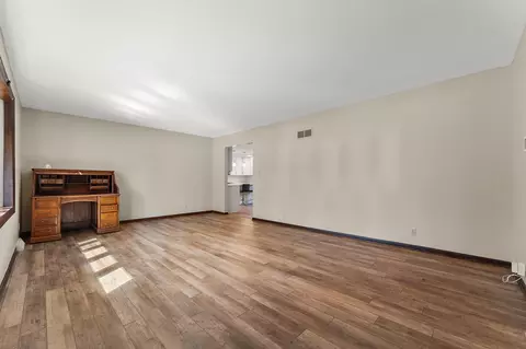 Living - 8980 E 91st Ct, Crown Point, IN 46307 photo 2 of 6