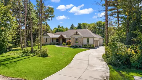 363 Ridgeview Dr, Chesterton, IN 46304