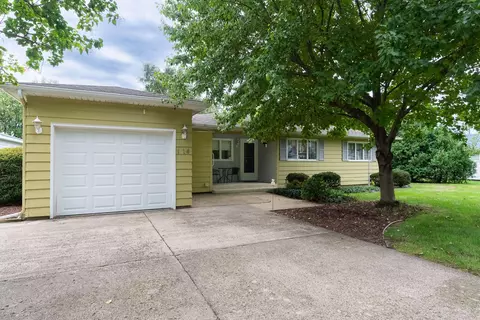 114 Iowa St, La Crosse, IN 46348