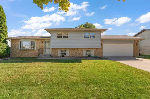 7465 Grant St, Merrillville, IN 46410