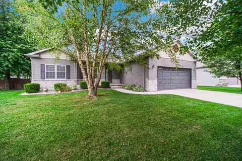 211 Trailcreek Dr, Chesterton, IN 46304