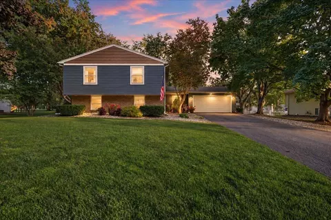 106 Fordwick Ln, Valparaiso, IN 46383