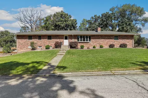 402 Iroquois St, Schererville, IN 46375