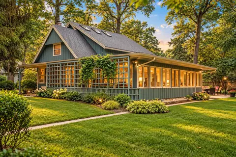 15 Ponchartrain Trl, Michiana Shores, IN 46360