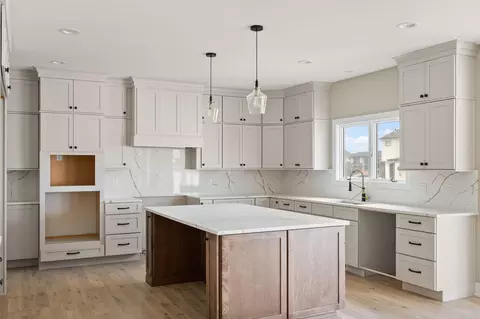 Kitchen - 9400 Iris Dr, Saint John, IN 46373 photo 3 of 5