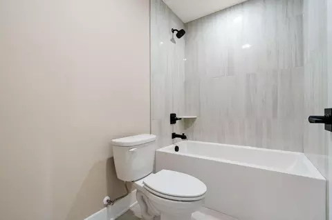 Bath - 9400 Iris Dr, Saint John, IN 46373 photo 2 of 10