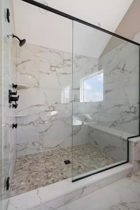 Bath - 9400 Iris Dr, Saint John, IN 46373 photo 9 of 10