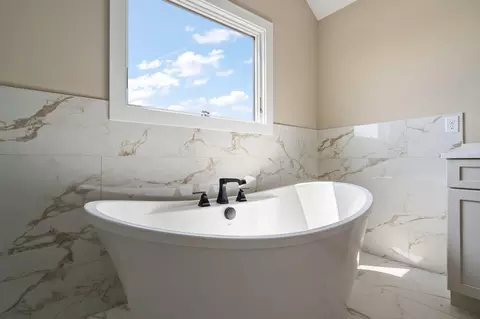 Bath - 9400 Iris Dr, Saint John, IN 46373 photo 10 of 10