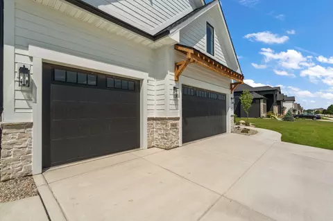 Exterior - 9400 Iris Dr, Saint John, IN 46373 photo 6 of 8